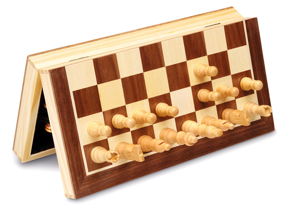 Szachy (magnetyczne / drewniane) (600)