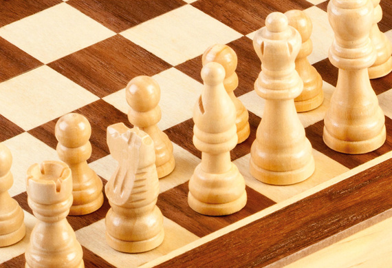 Szachy (magnetyczne / drewniane) (600)