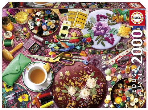 Puzzle 2000 el. Stół do szycia